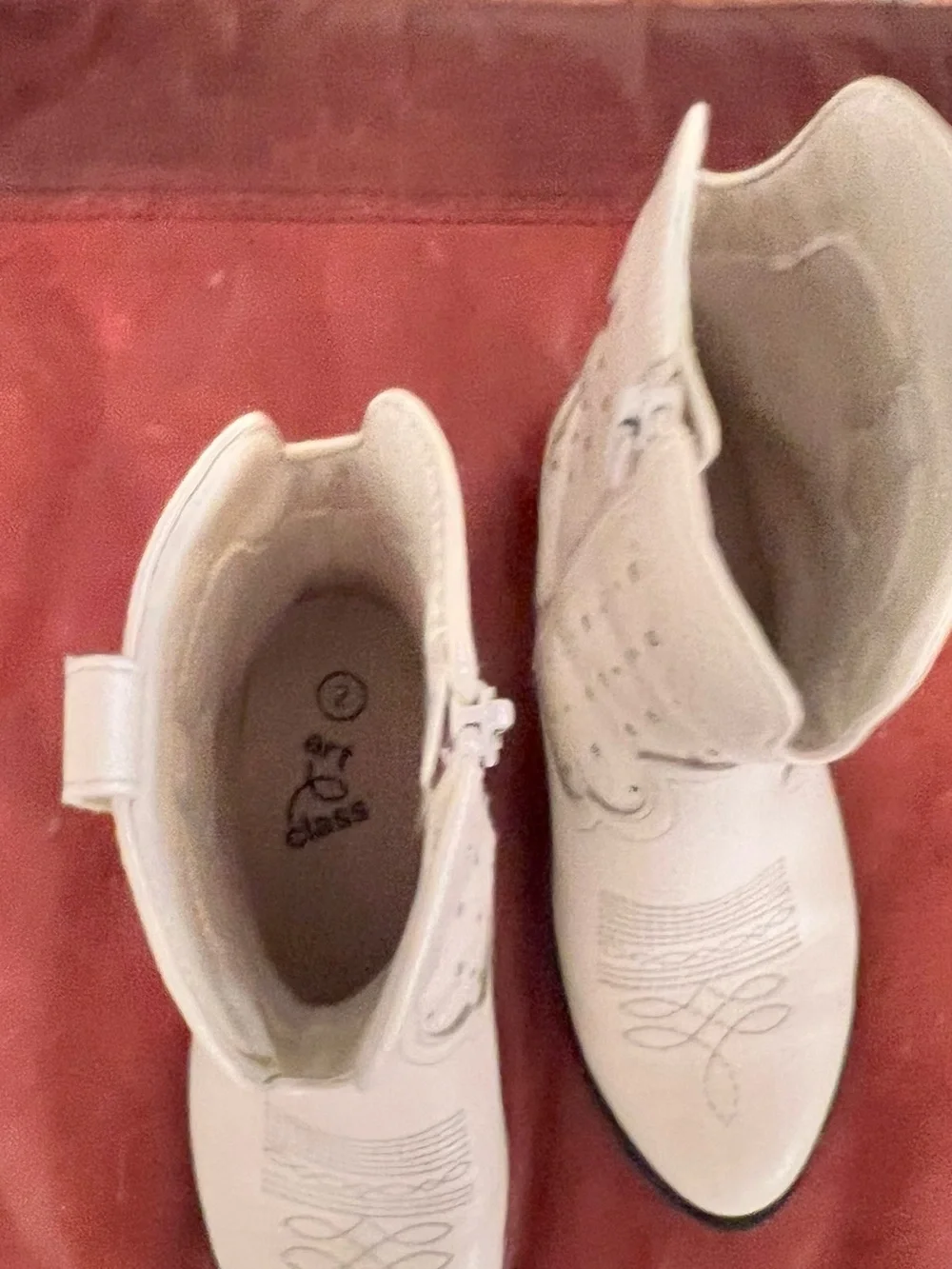 art class chic white